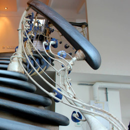 Перила «Ирисы на кованой лестнице»